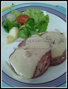 rollo de carne con salsa de cebolla